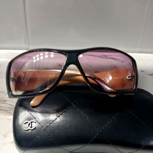 Authentic Chanel Sunglasses in Good  Condition Gorgeous large CC logo